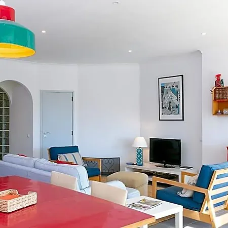 Hotel C12 - Sunshine In Luz Lagos
